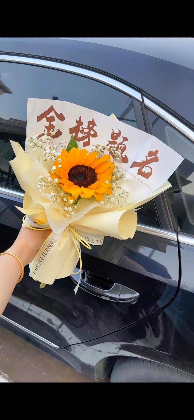 11朵尤加利鲜花寓意什么(尤加利的花是什么样的)-第2张图片-花花知道网 11朵尤加利鲜花寓意什么(尤加利的花是什么样的)-第2张图片-花花知道网